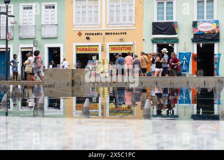 Salvador, Bahia, Brasilien - 23. März 2019: Blick auf die Pelourinho-Geschäfte im historischen Zentrum der Stadt Salvador, Bahia. Stockfoto