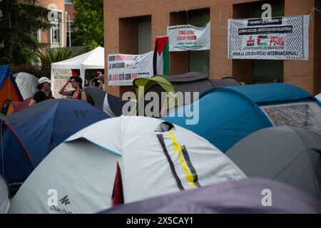 Madrid, Madrid, Spanien. Mai 2024. Studenten zelteten gegen den Völkermord in Gaza auf dem Campus der Complutense University of Madrid. (Kreditbild: © Fer Capdepon Arroyo/Pacific Press via ZUMA Press Wire) NUR REDAKTIONELLE VERWENDUNG! Nicht für kommerzielle ZWECKE! Stockfoto