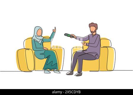 Ein einziges, einzeiliges journalistisches Interview. Kollege, Kollegen reden, Konversation. Journalist, Interview mit arabischer Geschäftsfrau Communicatin Stock Vektor