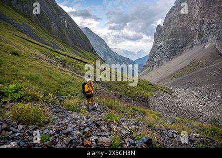 Wanderer auf dem Karnischen Höhenweg, Karnischen Alpen, Karnischen Alpen Hauptkamm, Österreich Stockfoto