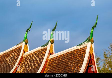 Dach der Ordinationshalle von Wat Xieng Thong SIM, Luang Prabang, Laos Stockfoto