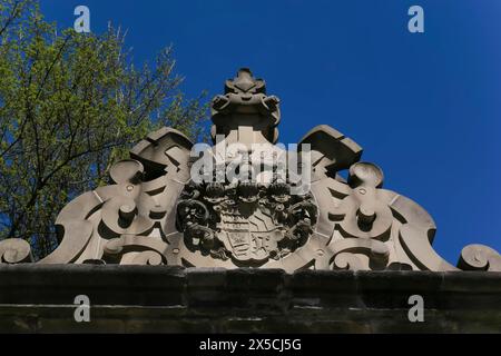 Detail des Tiergartens, um 1603 geschaffen, ursprüngliches Eingangstor zum Webervorort, heute neben dem Wohnschloss Urach, Wappen Stockfoto