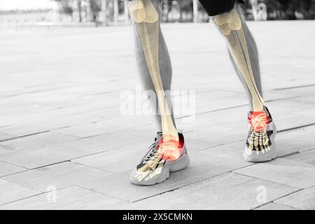 Sportler in bequemen Sneakers, die draußen laufen Stockfoto