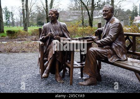 Statuen von Eleanor und Franklin D. Roosevelt im Haus der Franklin D. Roosevelt National Historic Site, Hyde Park, New York, USA. Stockfoto