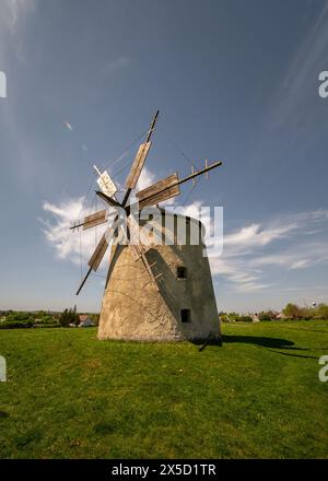 Windmühlen von TEs Dorf ungarischer Name ist Tesi szelmalmok. Die alten Windmühlen sind frei zu sehende Denkmäler im Komitat Veszprem. In der Nähe von Bakony Mountain Stockfoto