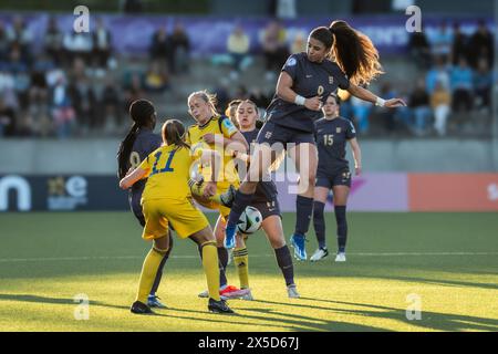 Lund, Schweden. Mai 2024. Isabella Fisher (9) aus England wurde während des U17-EUROPAMEISTERSCHAFTSSPIELS der Frauen zwischen Schweden und England bei Klostergaardens Idrottsplats in Lund gesehen. (Foto: Gonzales Photo/Alamy Live News Stockfoto