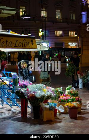Valencia, Spanien. 23. Januar 2023 - einer der vielen Blumenläden auf dem Rathausplatz, ein Raum, der jahrzehntelang für diese Geschäfte genutzt wurde Stockfoto