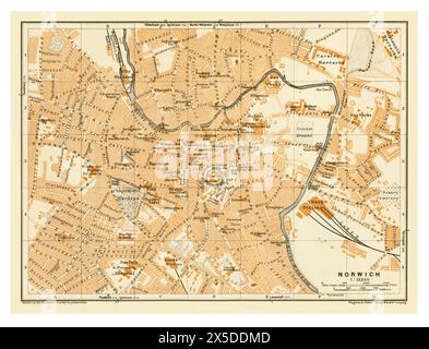 Eine gedruckte Farbkarte des Stadtzentrums von Norwich, Norfolk, England, wurde 1927 hergestellt. Es wurde in Leipzig produziert und in Reiseführern der 1920er Jahre eingefügt. Es zeigt die Lage von Schloss und Dom sowie die drei Bahnhöfe, die damals in Betrieb waren (heute ist nur der Bahnhof Thorpe in Betrieb). Der Fluss Wensum schlängelt sich durch die Stadt – klassische Grafiken aus den 1920er Jahren. Stockfoto