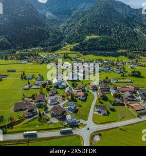 Die Region um die tiroler Gemeinde Heiterwang im Zwischentorental von oben Stockfoto