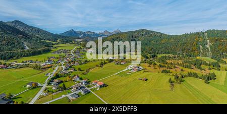 Die Region um die tiroler Gemeinde Heiterwang im Zwischentorental von oben Stockfoto