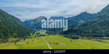 Die Region um die tiroler Gemeinde Heiterwang im Zwischentorental von oben Stockfoto