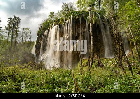 Der Wasserfall Veliki Prstavac im Nationalpark Plitvicer gesehen, Kroatien, Europa | der Wasserfall Veliki Prstavac an den oberen Seen, Plitvicer Seen Na Stockfoto