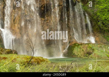 Der Wasserfall Veliki Prstavac im Nationalpark Plitvicer gesehen, Kroatien, Europa | der Wasserfall Veliki Prstavac an den oberen Seen, Plitvicer Seen Na Stockfoto