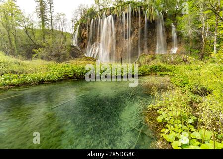 Der Wasserfall Veliki Prstavac im Nationalpark Plitvicer gesehen, Kroatien, Europa | der Wasserfall Veliki Prstavac an den oberen Seen, Plitvicer Seen Na Stockfoto