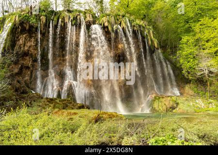 Der Wasserfall Veliki Prstavac im Nationalpark Plitvicer gesehen, Kroatien, Europa | der Wasserfall Veliki Prstavac an den oberen Seen, Plitvicer Seen Na Stockfoto