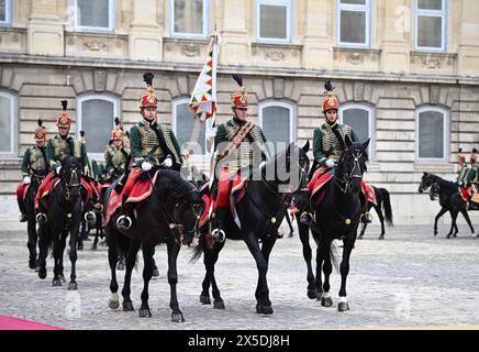 Budapest, Ungarn. Mai 2024. Der chinesische Präsident Xi Jinping nimmt an einer gemeinsamen Begrüßungszeremonie Teil, die vom ungarischen Präsidenten Tamas Sulyok und Premierminister Viktor Orban am 9. Mai 2024 in Budapest, Ungarn, abgehalten wird. Quelle: Xie Huanchi/Xinhua/Alamy Live News Stockfoto