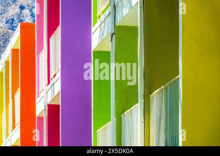 Saguaro Hotel, abstrakte farbenfrohe Architektur in Palm Springs, Kalifornien Stockfoto