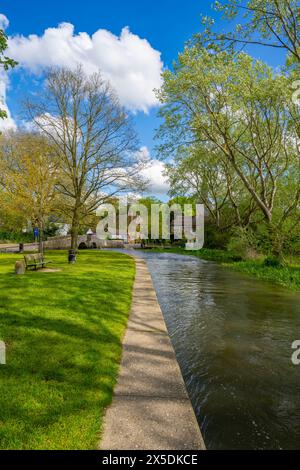 Ford auf dem Fluß Darent am Eynesford, im Frühjahr Stockfoto