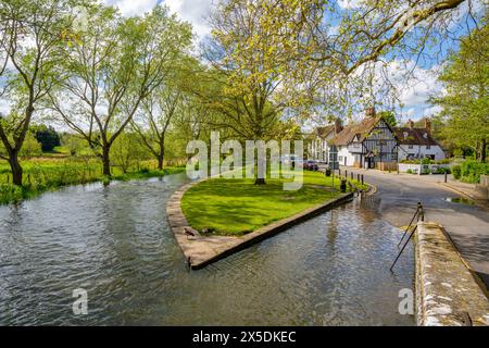 Ford auf dem Fluß Darent am Eynesford, im Frühjahr Stockfoto