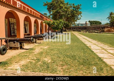 Kanonen auf den Ruinen von Fort Jesus in Mombasa, Kenia Stockfoto