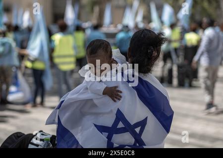 Tel Aviv, Israel. Mai 2024. Eritreer nehmen an einem Protest vor der Polizeiwache des Bezirks Tel Aviv vor dem eritreischen Unabhängigkeitstag Teil. Quelle: Ilia Yefimovich/dpa/Alamy Live News Stockfoto