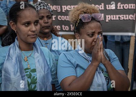 Tel Aviv, Israel. Mai 2024. Eritreer nehmen an einem Protest vor der Polizeiwache des Bezirks Tel Aviv vor dem eritreischen Unabhängigkeitstag Teil. Quelle: Ilia Yefimovich/dpa/Alamy Live News Stockfoto