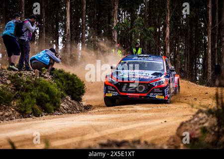 Matoshinhos, Portugal. Mai 2024. 35 Kris MEEKE, Stuart LOUDON, Hyundai I2O Rally2, Aktion während der Rally de, Portugal. , . WRC World Rallye Car Championship, 9. Bis 12. Mai 2024 in Matoshinhos, Portugal - Foto Nikos Katikis/DPPI Credit: DPPI Media/Alamy Live News Credit: DPPI Media/Alamy Live News Stockfoto