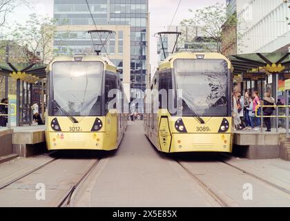 Manchester Metrolink Tram an der Haltestelle St. Peter's Square. Stockfoto