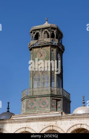 Der Uhrturm der Moschee von Muhammed Ali, auch bekannt als die Alabaster-Moschee. Das Hotel befindet sich auf dem Gipfel der Zitadelle Saladin, Kairo, Ägypten. Abgeschlossen 1857. Stockfoto