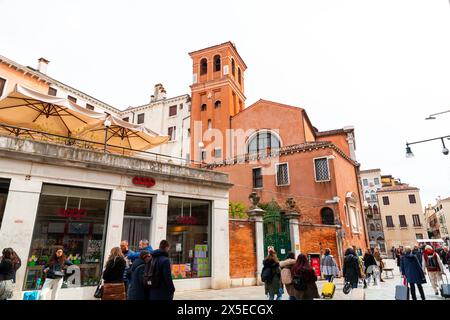 Venedig, Italien - 2. April 2022: San Felice ist eine Kirche in Venedig, Norditalien, die sich im Sestiere von Cannaregio befindet. Es steht vor dem gleichnamigen campo, Stockfoto