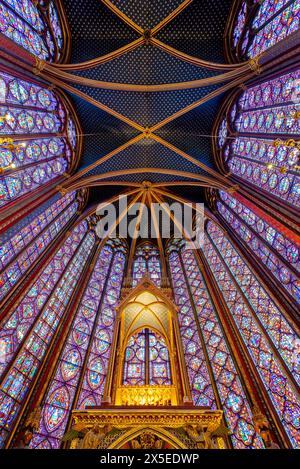 Die Sainte Chapelle (Königliche Heilige Kapelle) ist mit aufwändigen Buntglasarbeiten ausgestattet. Gotische, Rayonnant-Architektur. Ile de la Cité, Paris Stockfoto