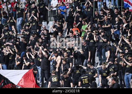 Brüssel, Belgien Mai 2024. Die Fans Antwerpens wurden vor dem Spiel zwischen RUSG Royale Union Saint-Gilloise gegen RAFC Royal Antwerp FC, dem Finale des belgischen Croky Cup, im King Baudouin Stadion in Brüssel am Donnerstag, den 9. Mai 2024, abgebildet. BELGA FOTO TOM GOYVAERTS Credit: Belga Nachrichtenagentur/Alamy Live News Stockfoto