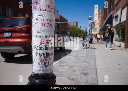 Ein Protestplakat, auf dem die Zahl der von Israel ermordeten Palästinenser in Ann Arbor Michigan USA behauptet wird Stockfoto