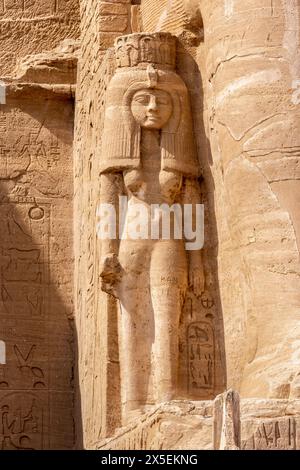 Ehefrau von Ramesses II., Nefertari, im Großen Tempel von Ramesses II., Abu Simbel, Assuan, Ägypten. Stockfoto