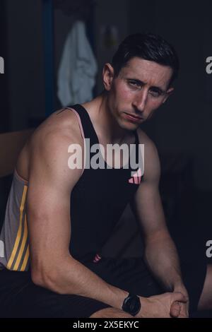 Loughborough, Vereinigtes Königreich. 5. April 2024. Der britische Jonathan Broom-Edwards posiert vor der Para-Leichtathletik-Weltmeisterschaft 2024 für ein Porträt. Quelle: George Tewkesbury/Alamy Live News Stockfoto