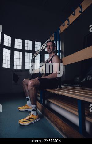 Loughborough, Vereinigtes Königreich. 5. April 2024. Der britische Jonathan Broom-Edwards posiert vor der Para-Leichtathletik-Weltmeisterschaft 2024 für ein Porträt. Quelle: George Tewkesbury/Alamy Live News Stockfoto