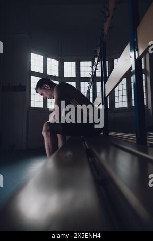 Loughborough, Vereinigtes Königreich. 5. April 2024. Der britische Jonathan Broom-Edwards posiert vor der Para-Leichtathletik-Weltmeisterschaft 2024 für ein Porträt. Quelle: George Tewkesbury/Alamy Live News Stockfoto