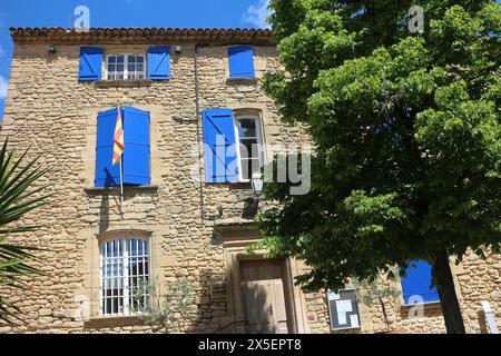 CORNILLON-CONFOUX (IN DER NÄHE DES SALONS DE PROVENCE, FRANKREICH) RATHAUS Stockfoto
