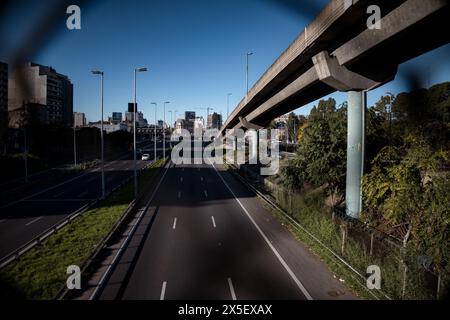 Buenos Aires, Argentinien. Mai 2024. Leere Autobahn während eines Generalstreiks gegen die harte Sparpolitik der ultraliberalen Regierung von Präsident Milei. Quelle: Cristina Sille/dpa/Alamy Live News Stockfoto