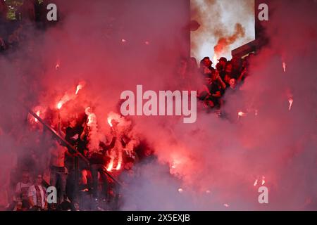 Brüssel, Belgien Mai 2024. Die Fans Antwerpens wurden während des Spiels zwischen RUSG Royale Union Saint-Gilloise gegen RAFC Royal Antwerp FC, dem Finale des belgischen Croky Cup, im King Baudouin Stadion in Brüssel am Donnerstag, den 9. Mai 2024, dargestellt. BELGA FOTO TOM GOYVAERTS Credit: Belga Nachrichtenagentur/Alamy Live News Stockfoto