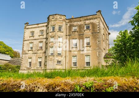 Enniskillen, County Fermanagh Nordirland 1. Mai 2024 - Rückansicht des Florencecourt House, ein atemberaubendes Haus aus dem 18. Jahrhundert auf einem wunderschönen Gelände Stockfoto