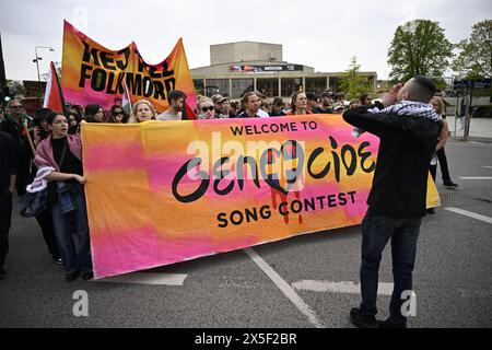 Demonstranten während der Stop Israel Demonstration zwischen Stortorget und Mölleplatsen in Malmö, Schweden, Donnerstag, 09. Mai 2024. Die Stop Israel Demonstration wird voraussichtlich über 20.000 Teilnehmer anziehen und zielt auf die Teilnahme Israels an der 68. Ausgabe des Eurovision Song Contests (ESC) in der Malmö Arena ab. Foto: Johan Nilsson/TT/Code 50090 Credit: TT News Agency/Alamy Live News Stockfoto