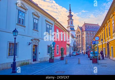 Das Gebäude des ungarischen Nationalarchivs aus der Tancsics Mihaly Straße des Buda Castle Quarter, Budapest, Ungarn Stockfoto