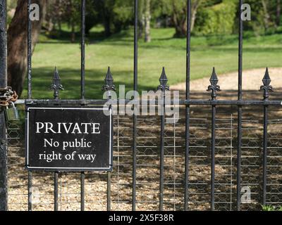 Privates Grundstück (kein öffentliches Wegerecht) im Wasserspeicher Rutland, England. Stockfoto