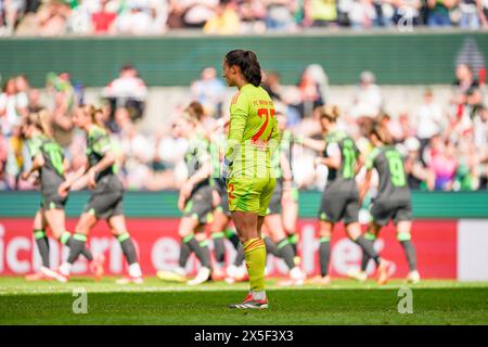 Köln, Deutschland. Mai 2024. Köln, 9. Mai 2024: Maria Luisa Grohs (22 Bayern München) sieht beim DFB-Cup-Endspiel zwischen dem FC Bayern München und dem VfL Wolfsburg im RheinEnergieStadion in Köln niedergeschlagen und enttäuscht aus. (Daniela Porcelli/SPP) Credit: SPP Sport Press Photo. /Alamy Live News Stockfoto