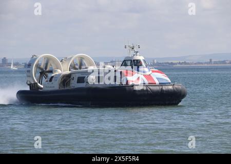 Hovercraft von Southsea und Portsmouth, die in Ryde auf der Isle of Wight ankommen Stockfoto