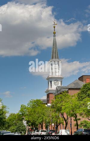 Alexandria, Virginia, USA - 1. Mai 2024: Uhrenturm des Rathauses in Alexandria Stockfoto