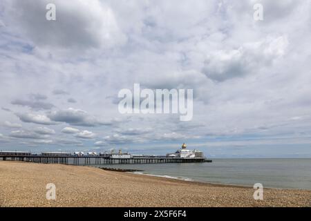 EASTBOURNE, EAST SUSSEX, Großbritannien - 22. APRIL: Blick auf den Eastbourne Pier in East Sussex am 22. April 2024 Stockfoto