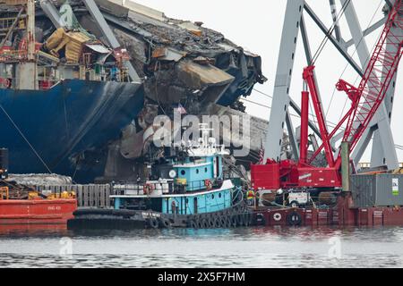 Baltimore, Usa. Mai 2024. Salvors mit dem Unified Command setzen die Wrackentnahme aus dem M/V DALI und der Umgebung im Hafen von Baltimore fort, auf diesem Handout-Foto vom 6. Mai 2024. Trümmer und Wrackteile werden zur Unterstützung der Bemühungen zur Eröffnung des Fort McHenry Channel abgebaut. Foto von Christopher Rosario/USA Army Corps of Engineers/UPI Credit: UPI/Alamy Live News Stockfoto