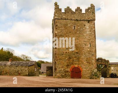 Castleward County Down Northern Ireland 15. März 2024 – Tower House in Old Castleward Grounds wurde einst in einer Fernsehserie verwendet Stockfoto